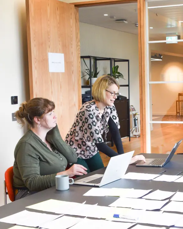 A photo of Sarah Bohndiek, Gemma Bale in an office