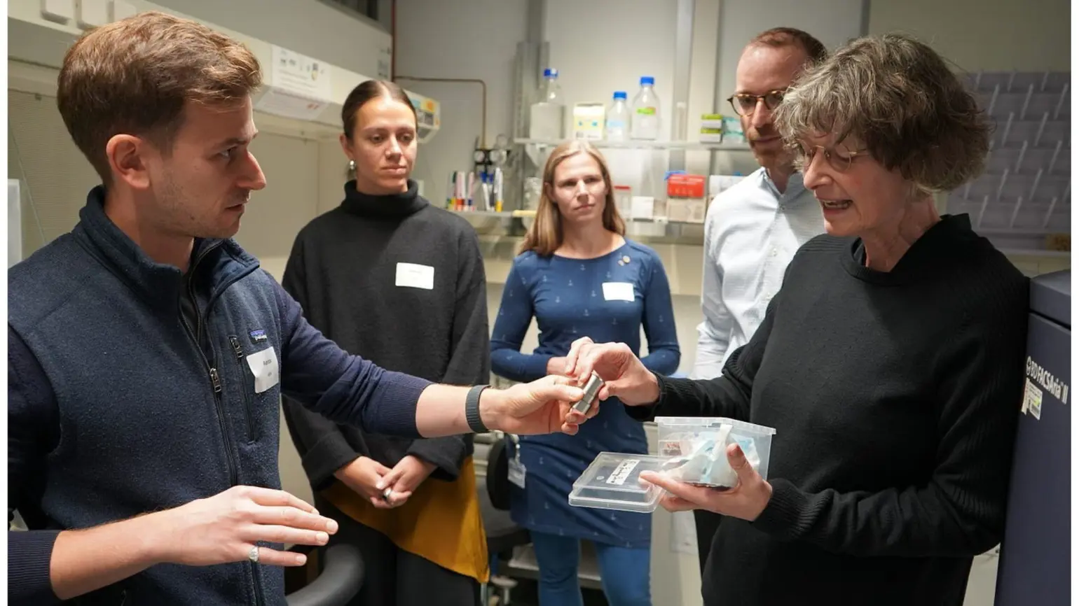 Members of the Max Planck Institute of Molecular Plant Physiology give the ARIA team explanations of specific lab equipment.